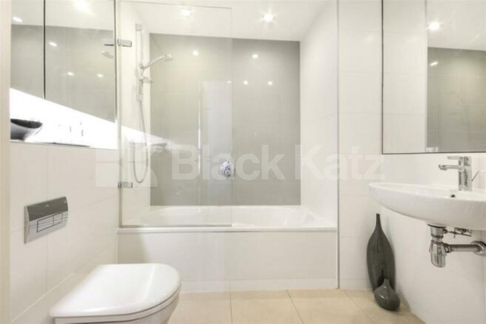 Located on the 17th floor of this iconic development with 24 hour concierge . Strata, Walworth Road , Elephant and Castle
